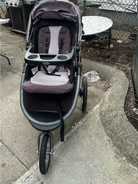 Graco Single Jogging Stroller in Charcoal and Light Gray